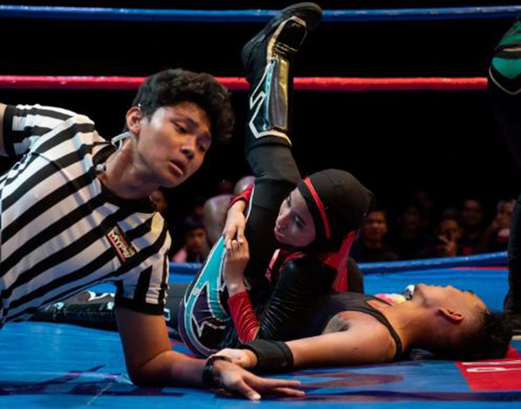 ‘রেসেলকন চ্যাম্পিয়ন’ খেতাবটি এতদিন শুধুমাত্র পুরুষ কুস্তিগীরদের ভাগ্যেই জুটত। কিন্তু ডায়ানা যে ফিনিক্স। কোনও বিপদই টলাতে পারেনি তাঁকে। সিদ্ধান্তে অবিচল, লড়াকু মেয়েটি স্রোতের বিপরীতে হেঁটে ছিনিয়ে নিয়েছেন মহিলাদের ব্রাত্য এই খেতাব।