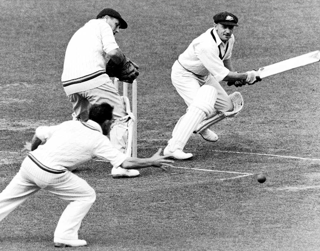 এক সময় শুধুই ছিল টেস্ট ক্রিকেট। বাড়তে থাকা জীবনের গতির সঙ্গে পাল্লা দিয়ে ক্রিকেটের ছোট ফরম্যাট পেয়েছে জনপ্রিয়তা। একদিনের ক্রিকেট ৬০ ওভার থেকে কমে ৫০ হয়েছে। এসেছে টি-টোয়েন্টি ক্রিকেট। কমেছে টেস্ট ক্রিকেটের আকর্ষণ। সেই টেস্ট ক্রিকেটে আবার মানুষকে আকৃষ্ট করতে আইসিসি-র নয়া উদ্যোগ।