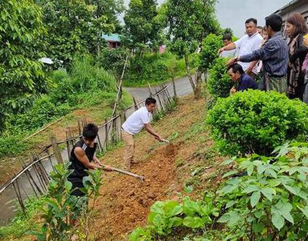 মূলত চাকমা এবং লাই সম্প্রদায়ের মানুষের বাস এই জেলায়। গ্রামের বেশির ভাগ শিশুই অপুষ্টির শিকার। কারণ, তারা স্থানীয় কিছু শাক আর ভাত ছাড়া আর কিছুই খেতে পায় না।
