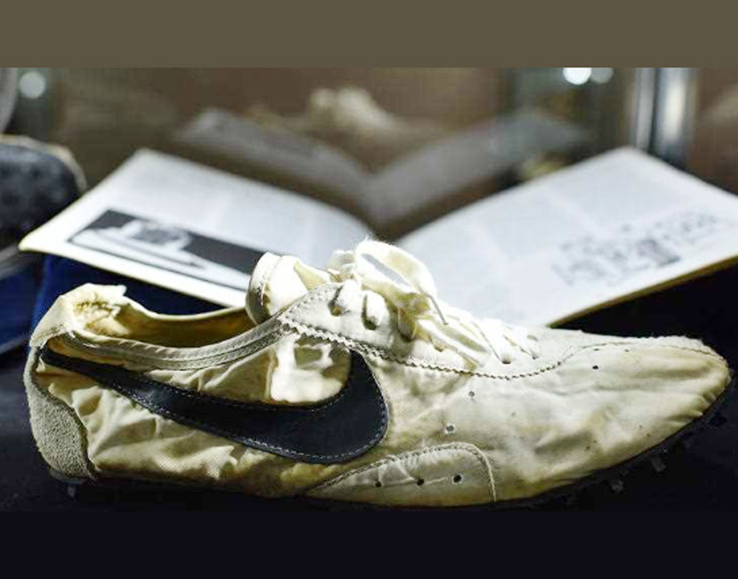 সম্প্রতি নিউ ইয়র্কের সদবি অকশন হাউসে নিলাম হয় নাইকি-র এই স্পোর্টস শু-র।