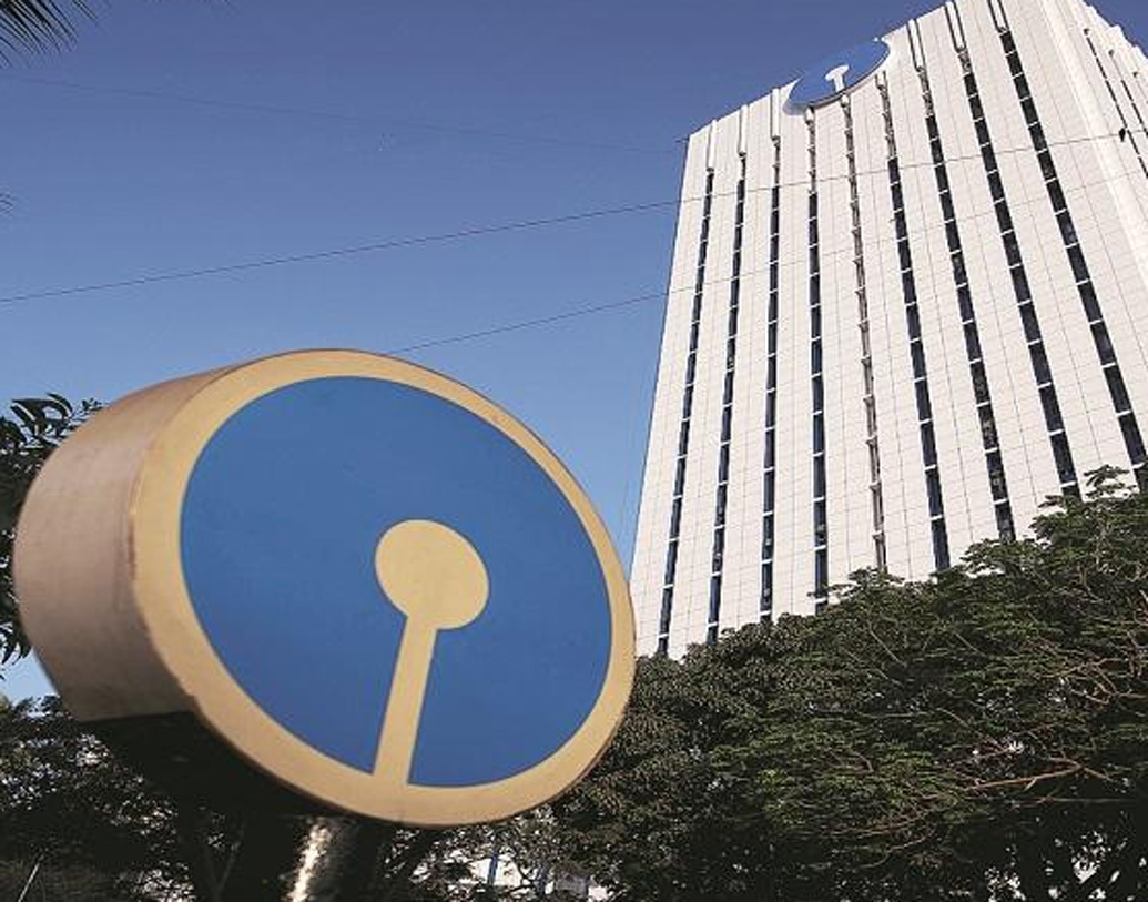 যাঁরা ৩ বছর থেকে সর্বাধিক ৫ বছর এসবিআই ব্যাঙ্কে ফিক্সড ডিপোজিটে স্কিমে টাকা রাখেন, তাঁরা এবার থেকে ৬.৭০ শতাংশের পরিবর্তে ৬.৬০ শতাংশ হারে সুদ পাবেন।