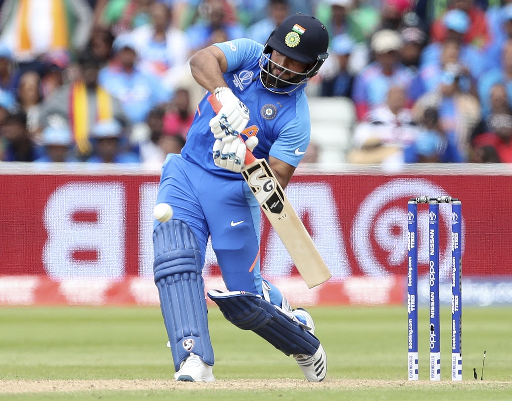 বলতে হবে ঋষভের কথাও। চার নম্বরে নেমে ৪১ বলে ৪৮ রানের ইনিংসে ছিল ভবিষ্যতের তারকা হয়ে ওঠার ইঙ্গিত। তাঁর ইনিংস না থাকলে ভারত তিনশোর গণ্ডি পেরোয় না।