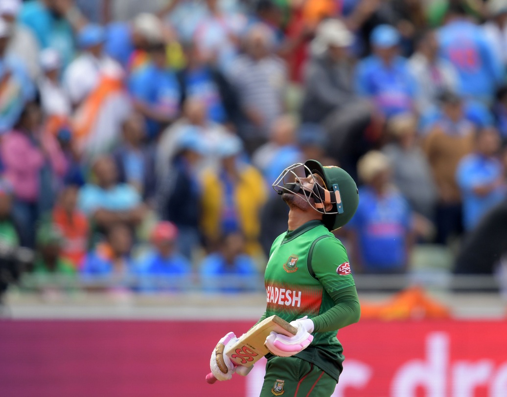 রান তাড়া করার সময়ে শাকিব ছাড়া পরিণত ব্যাটিং করতে দেখা গেল না কাউকেই। এই রকম ম্যাচে অভিজ্ঞ মুশফিকুরের কাছ থেকে একটা বড় ইনিংস আশা করেছিল দল। কিন্তু চাহালের ফাঁদে পা দিয়ে দলকে ডোবালেন তিনি।