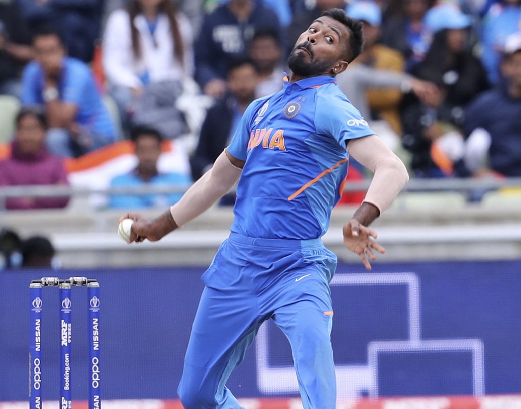 ভারতের জয়ে অন্যতম ভূমিকা নিলেন হার্দিক। আজ তাঁকে ১০ ওভার বল করতেই হত। এবং বড় রান তাড়া করার জন্য পঞ্চম বোলার হিসাবে তাকেই টার্গেট করেছিলেন বাংলাদেশের ব্যাটসম্যানরা। কিন্তু তিনি ৩ উইকেট তুলে নিয়ে সেই সুযোগটাই দেননি। যার মধ্যে ছিল মহা গুরুত্বপূর্ণ শাকিবের উইকেট।