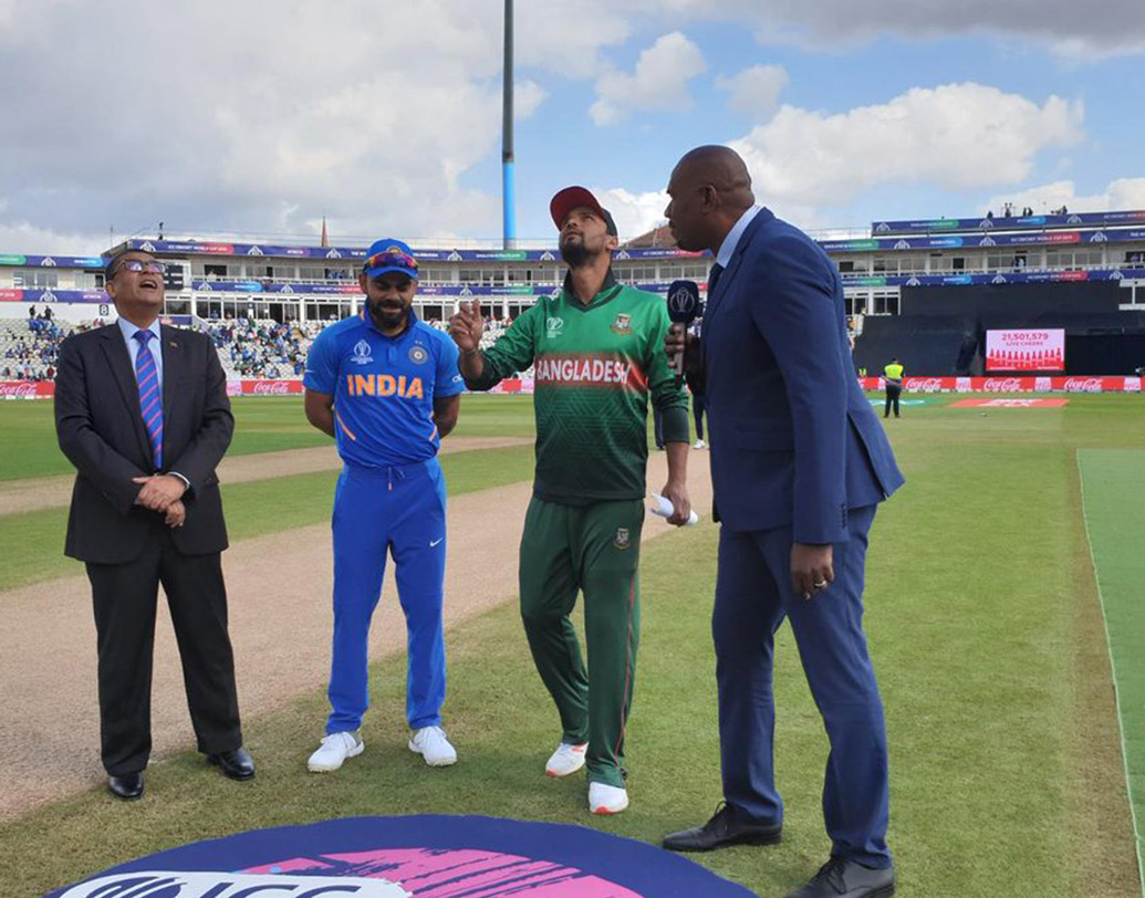 টস ভাগ্য বাংলাদেশের বিপর্যয়ের অন্যতম কারণ। স্লো পিচে টস জিতলে ব্যাটিং নিশ্চয়ই করতেন মাশরফি। তাতে রান তাড়া করতে মুশকিলে পড়তই ভারত।