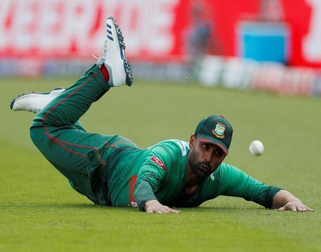 রোহিতের ক্যাচ ফস্কানোর বিরাট মূল্য দিতে হল বাংলাদেশকে। ৯ রানে জীবন ফিরে পাওয়া রোহিত করলেন ১০৪।