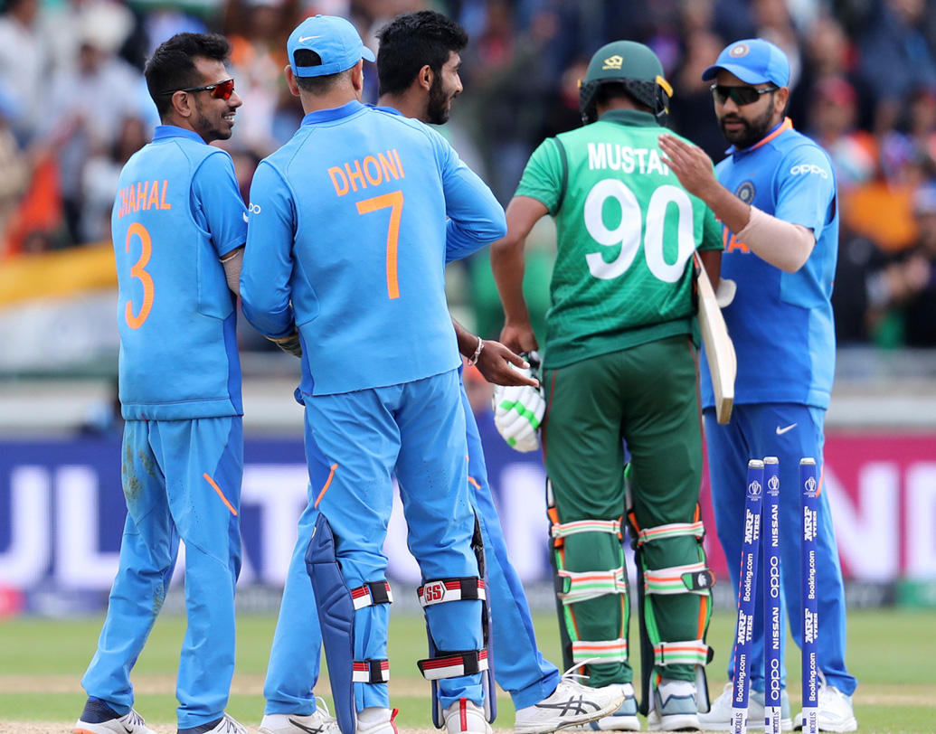 একই কথা প্রযোজ্য মুস্তাফিজুরের ক্ষেত্রেও। বিশ্বের এক নম্বর বোলার যে তাঁকে ইয়র্কার দেবেন, সেটা প্রায় সবাই জানতেন। বুঝলেন না শুধু বল হাতে ভারতকে পিষে ফেলা ফিজ।