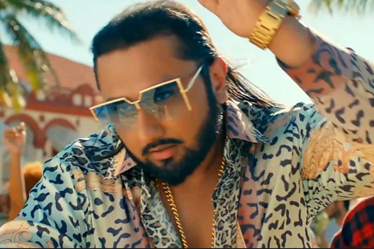 Viral Viral Honey Singh In Trouble For ‘vulgar Lyrics In Makhna Dgtl Anandabazar 