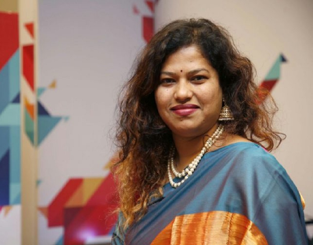 মহারাষ্ট্রের নাগপুরে জন্ম হয় এই অগ্নিকন্যার। প্রথমে নাসিকের সিডিও মেরি স্কুল ও পরে অমৃতাবাই দাগা কলেজে পড়াশোনা করেন তিনি।