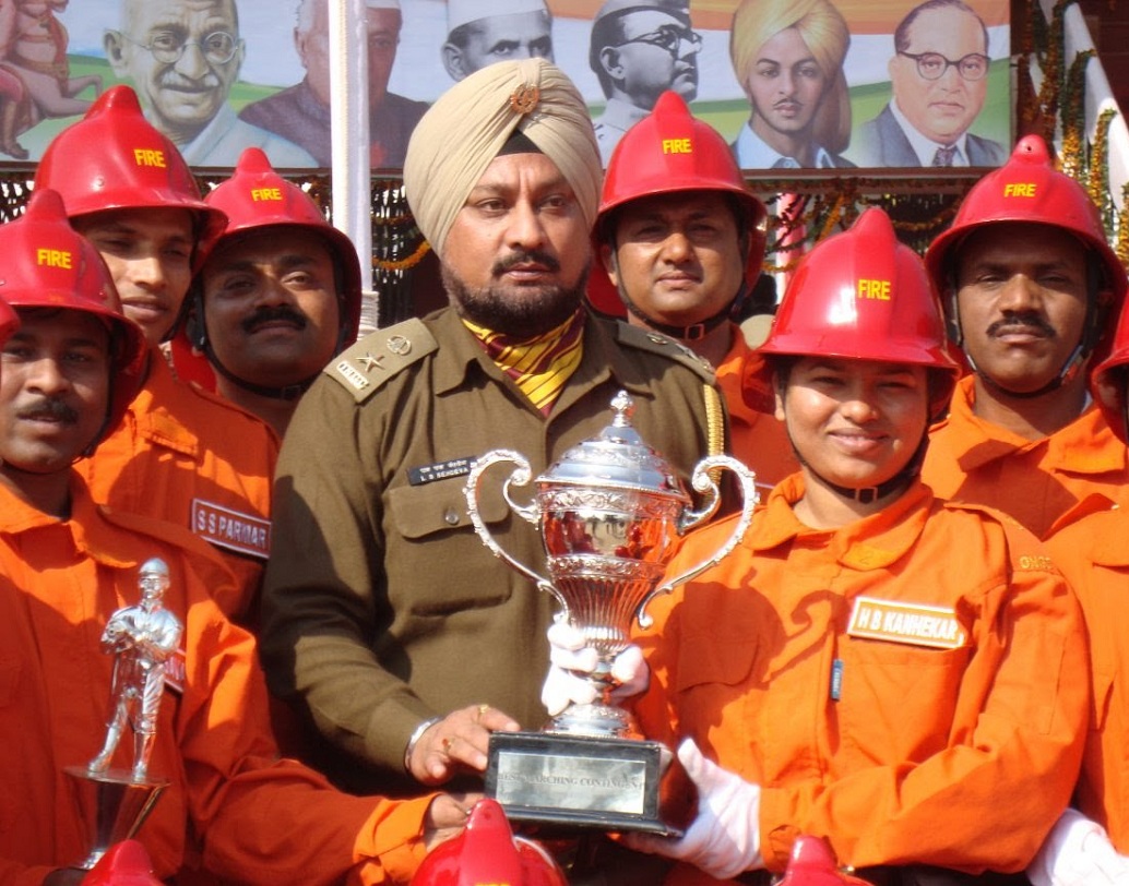 মাত্র ৩০টি আসনের মধ্যে একটিতে নিজের জায়গা পাকা করে কলেজের প্রথম দিন বেজায় মুশকিলে পড়েন তিনি। গিয়ে দেখেন তিনি বাদে আর কোনও মহিলা শিক্ষার্থীই নেই সেখানে। এও জানতে পারেন, ইতিহাস গড়ার খুব কাছে এসে পৌঁছেছেন তিনি।