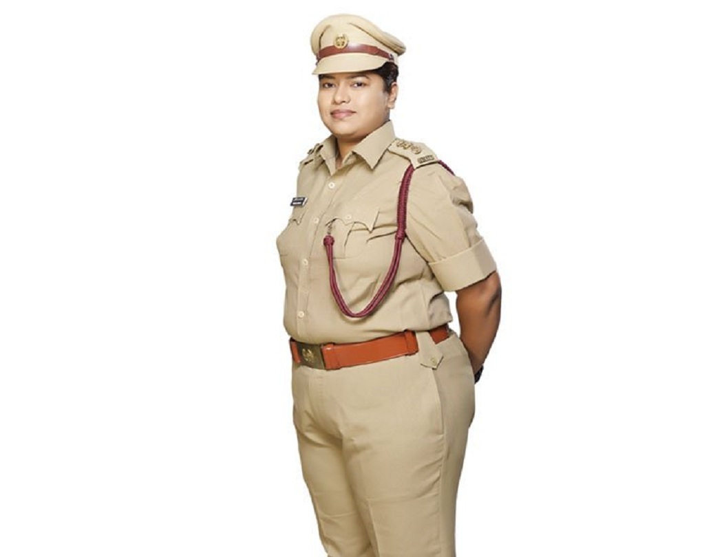 ভারতের প্রথম মহিলা পাইলট শিবানি কুলকর্নিকেই নিজের আদর্শ মনে করেন হর্ষিনী।