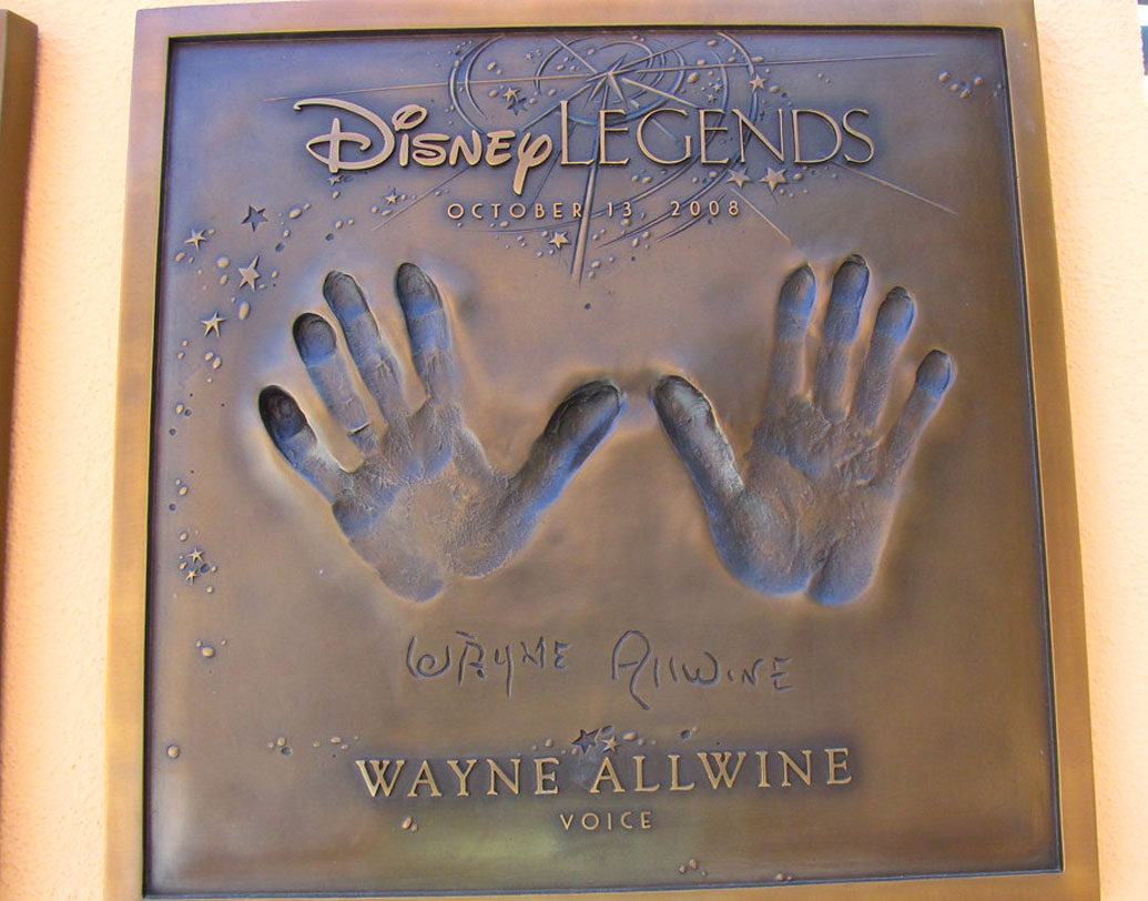 এই বিয়ে দীর্ঘস্থায়ী হয়েছিল আমৃত্যু। ২০০৯ সালে অ্যাকিউট ডায়াবেটিসের শিকার হয়ে মারা গিয়েছিলেন ওয়েন। ততদিন অবধি অটুট ছিল রুসির সঙ্গে তাঁর দাম্পত্য।     ছবি : সোশ্যাল মিডিয়া