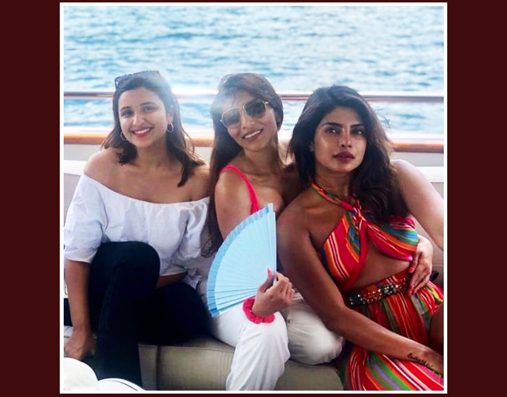 প্রিয়ঙ্কা তাঁর জীবনের এই বিশেষ দিনটি পরিবারের সঙ্গে কাটান। তাঁর সঙ্গে ছিলেন মা মধু চোপড়া, বোন পরিনীতি চোপড়া। শেয়ার করেছেন, ভালোবাসায় ভরা পরিবারের সঙ্গে কাটানো সেই সমস্ত ছবি।