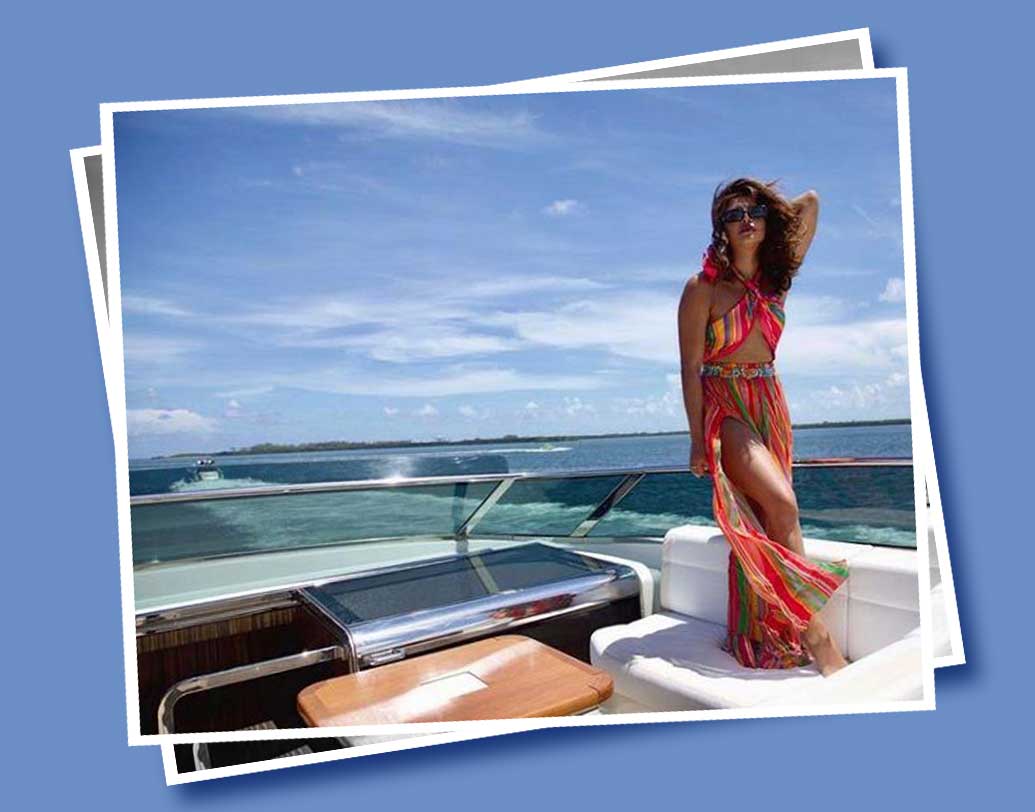 এ ছাড়াও প্রিয়ঙ্কা আরও একটি ছবি শেয়ার করেন, মাল্টিকালারের একটি পোশাকে প্রিয়ঙ্কাকে দারুণ দেখাচ্ছে। ইনস্টাগ্রামে ফ্যানদের ভালবাসা কমেন্ট, লাইকের বন্যায় ভেসে গেছে সেই সমস্ত ছবি।