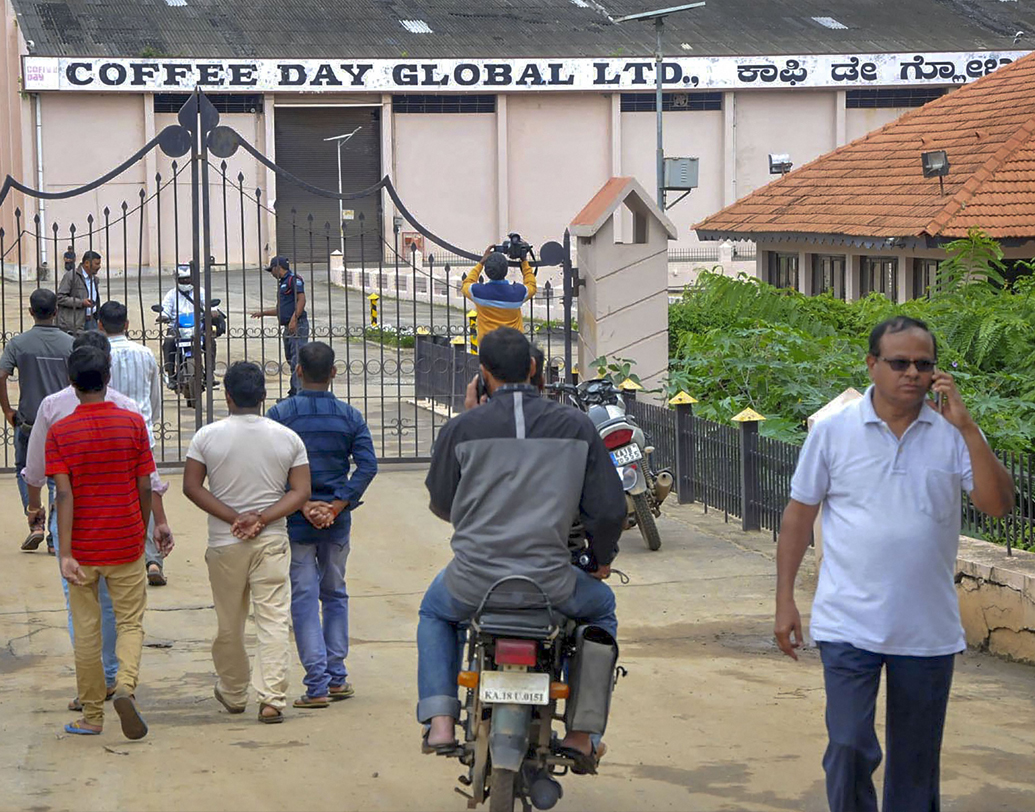 তাঁর হাত ধরেই উত্তরণের দিশা দেখেছিল পরিবারের পুরনো কফি-ব্যবসা। ১৯৯৪ সালে বেঙ্গালুরুর ব্রিগেড রোডে আত্মপ্রকাশ ‘কাফে কফি ডে’-এর। বর্তমানে দেশে ও বিদেশে তাদের আউটলেট প্রায় ১৭৫০টি।