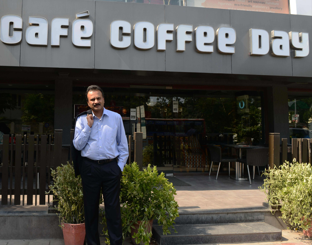 তাঁদের পরিবারের কফি ব্যবসা প্রায় ১৪০ বছরের পুরনো। ১৯৯৩ সালে সিদ্ধার্থ কফি ট্রেডি‌ং সংস্থা ‘অ্যামালগ্য়ামেটেড বিন কম্পানি’ বা ‘এবিসি’ প্রতিষ্ঠা করেন। সিদ্ধার্থের হাতে এই ব্যবসা দ্রুত আর্থিক বৃদ্ধির শিখরে ওঠে। সম্প্রতি এর বার্ষিক টার্নওভার ছিল ১ লক্ষ ৭২ হাজার কোটি টাকারও বেশি।