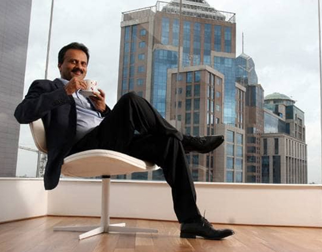 তারপরেও আর্থিক সমস্যা থেকেই গিয়েছিল সংস্থার। পাশাপাশি যুক্ত হয়েছিল আয়করজনিত সমস্যাও। ২০১৭ সালে সিদ্ধার্থের ব্যবসার সঙ্গে জড়িত ২০টি ভবনে তল্লাশি চালায় আয়কর দফতর। সিদ্ধার্থের রহসমৃত্যুতে আয়কর আধিকারিকদের বিরুদ্ধে উঠেছে তাঁকে হেনস্থা করারও অভিযোগ।