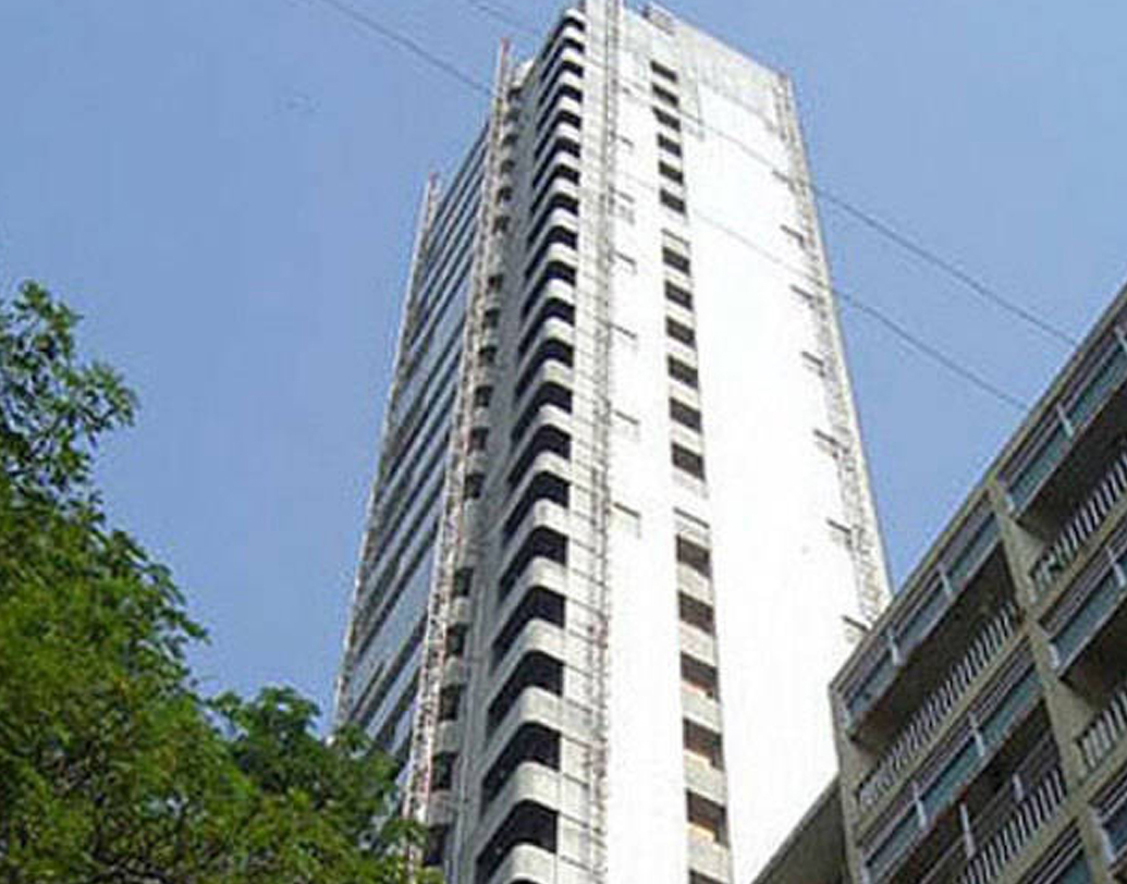 ১৬ হাজার বর্গফুট জুড়ে অবস্থিত, ৬৬ মিটার (২১৬ ফুট) উঁচু এই প্রাসাদের দাম প্রায় ৫ হাজার কোটি টাকা।