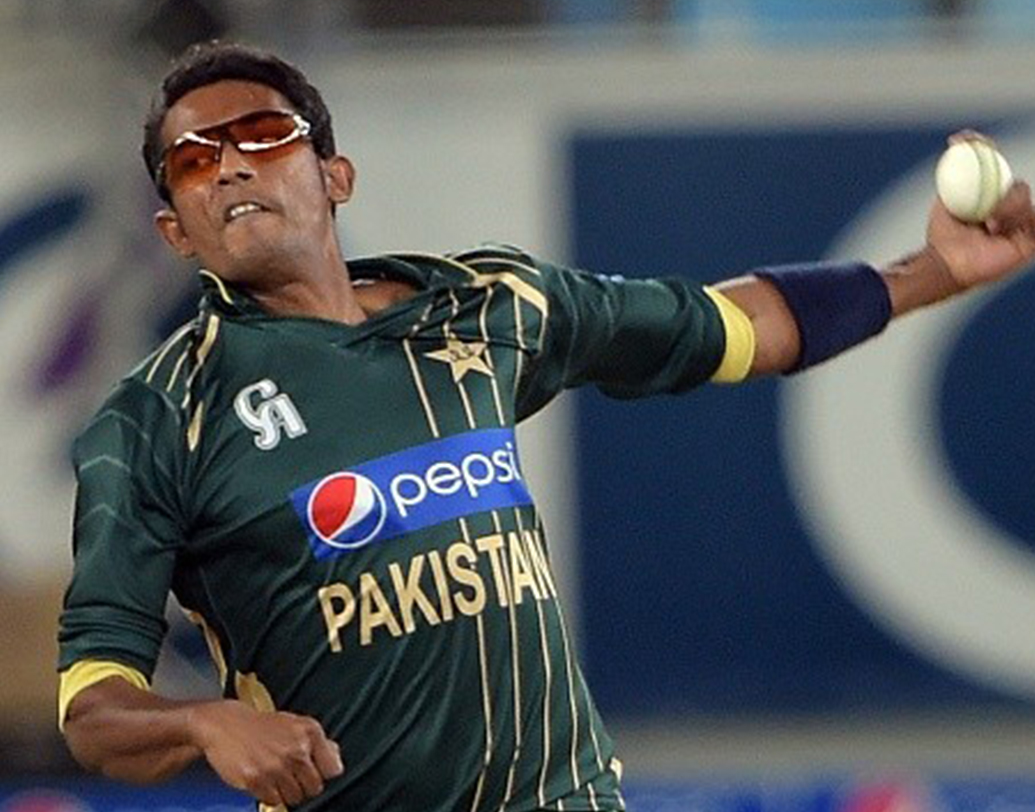 রাজা হাসান- এই পাক স্পিনারের আবির্ভাব ঘটে ২০১২ সালে। কিন্তু ২০১৪ সালেই ধরা পড়েন ডোপ কাণ্ডে। দু’বছরের জন্য বহিষ্কার হলেও আর দলে ফেরা হয়নি হাসানের।