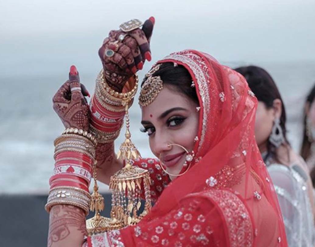 বোদরুমে টলিউড থেকে আমন্ত্রিত ছিলেন একমাত্র মিমি চক্রবর্তী। তবে টলি পাড়ার বাকি সদস্যদের একেবারেই নিরাশ করবেন না নুসরত।