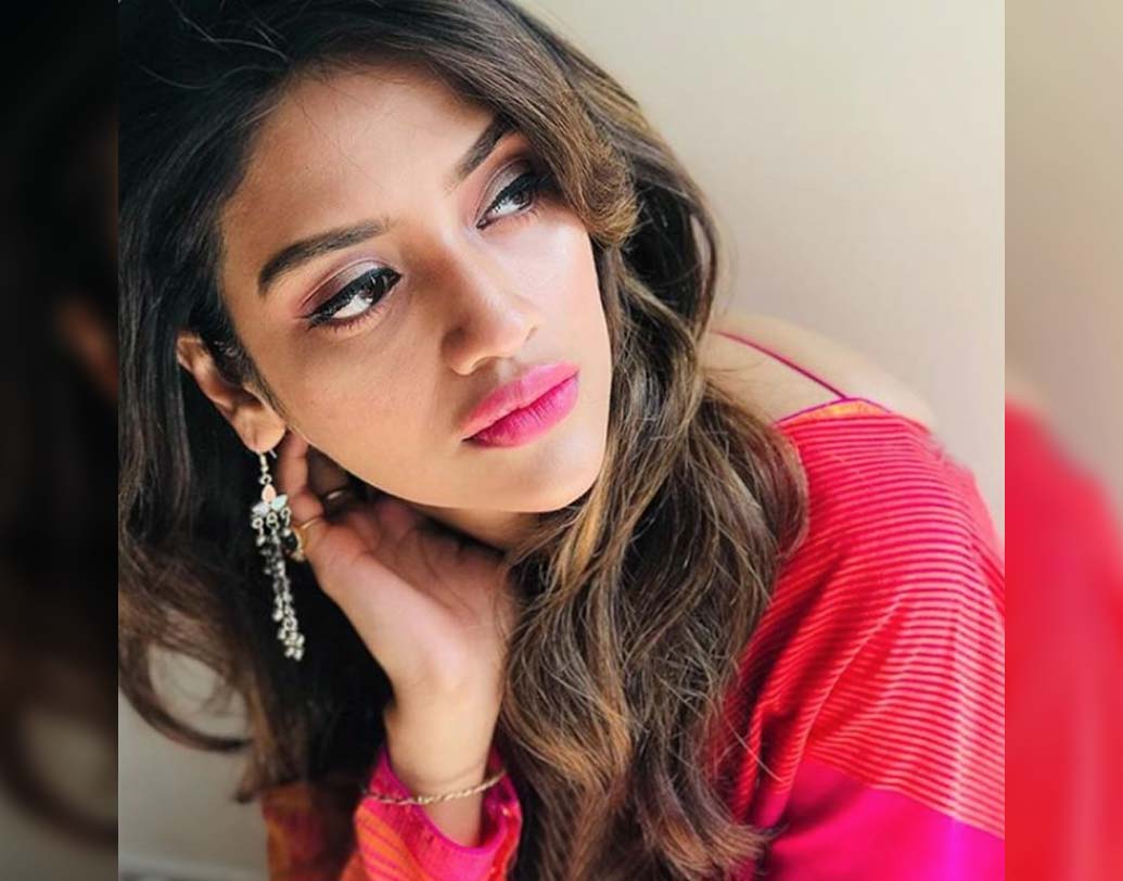 নুসরত নিজে ভাল রান্না করেন। তাঁর ঘনিষ্ঠরা একবাক্যে স্বীকার করেন এ কথা। রিসেপশনের বাঙালি খাবারের পাশাপাশি থাকবে মোগলাই খানাও। বসিরহাটের মাখা সন্দেশেরও নাকি আয়োজন রয়েছে।