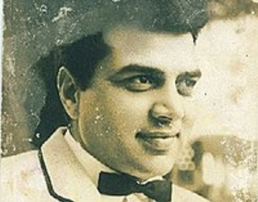 ধর্মেন্দ্র তাঁর মায়ের পরামর্শ মেনেই ১৯৫৮ সালে ফিল্মফেয়ারের ট্যালেন্ট হান্ট কম্পিটিশনে অংশগ্রহণের জন্য চিঠি পাঠান এবং নির্বাচিতও হন প্রতিযোগী হিসাবে। নিজের অভিনয়ের প্রতিভাকে প্রমাণ করে তিনি এই প্রতিযোগিতা জেতেন এবং চিরকালের জন্য পাঞ্জাব ছেড়ে মুম্বই যাওয়ার সিদ্ধান্ত নেন।