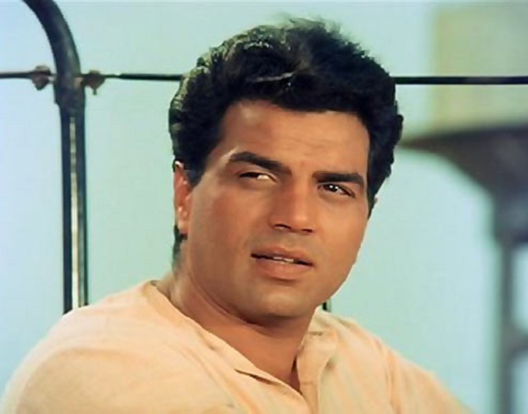 চোখে জল চলে আসে ধর্মেন্দ্রের, নিজের কানকে বিশ্বাস করতে পারছিলেন না তিনি। বিমল রায়ের সঙ্গে গুরু দত্তেরও এই সিনেমায় সহ পরিচালক হিসাবে কাজ করার কথা ছিল, যদিও গুরু দত্ত পরবর্তী সময়ে এই সিনেমার পরিচালনা থেকে সরে দাঁড়ান।