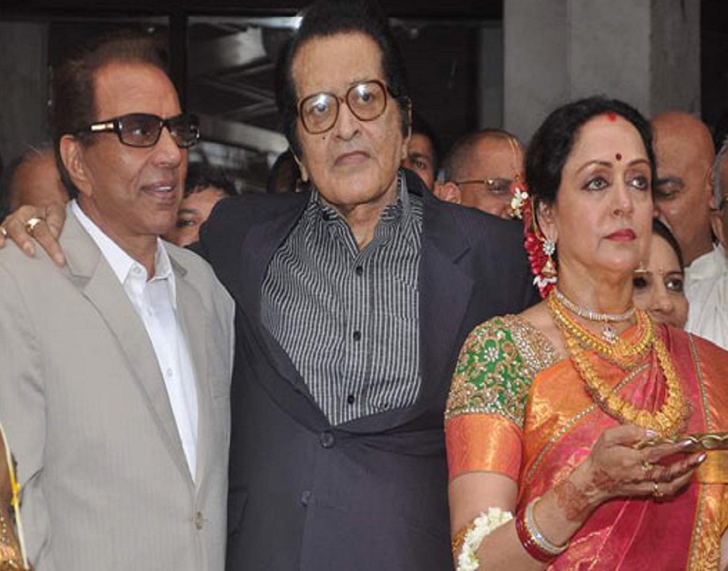 বলিউডে তাঁর বন্ধুরা তাঁকে অনেক সাহায্য করেছিলেন তাঁর সংগ্রামের সময়ে, এই কথা স্বীকার করে তিনি বলেন,অভিনয়ের কোনও সুযোগ  না পেয়ে তিনি একসময় পঞ্জাব ফিরে যাওয়ার সিদ্ধান্ত নেন। সেই সময় তাঁকে মনোজ কুমার আটকান এবং লড়াই চালিয়ে যাওয়ার পরামর্শ দেন।