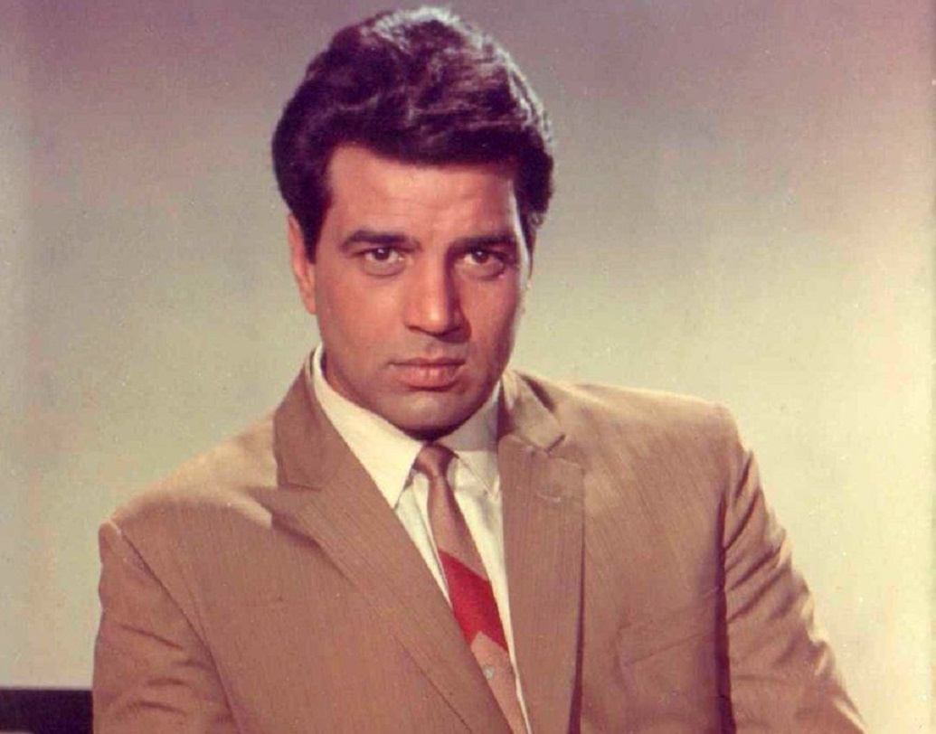 তিনি বরাবরই মনে করেছেন যে তাঁর চেহারা তাঁর ইতিবাচক দিকের সঙ্গে নেতিবাচক দিকও। এই চেহারাই তাঁর অভিনয়কে ঢেকে দিয়েছে চিরকাল। পরিচালকরা তাঁর অভিনয়ের থেকে বেশি তাঁর ‘ম্যাচো লুকস্‌’কেই পর্দায় বেশি গুরুত্ত্ব দিতে চেয়েছেন বলে মনে করেন তিনি।