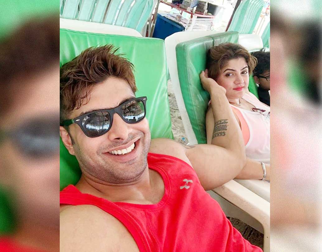 ছেলেকে নিয়ে বেড়াতেও গিয়েছিলেন শ্রাবন্তী-রোশন। নায়িকার নতুন ছবি দর্শকের পছন্দ হোক, তেমনটাই চাইছেন রোশন এবং ঝিনুক।