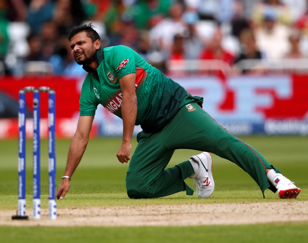 মাশরাফে মর্তুজা- বাংলাদেশের অধিনায়কের বিভিন্ন চোট ভোগাচ্ছে তাঁকে বহুদিন। টেস্ট, টি-২০ দল থেকে বাদ পড়েছেন আগেই। একদিনের ক্রিকেটে অধিনায়ক হলেও এ বারের বিশ্বকাপে বাংলাদেশের ভাল দল নিয়েও সেমিফাইনালে না পৌঁছানোর দায় তিনি এড়াতে পারেন না। এ বারের বিশ্বকাপে মাত্র একটি উইকেট নেওয়া মর্তুজাকে বাংলাদেশ দলে রাখবে কি না, তা নিয়ে আগ্রহ থাকবে ক্রিকেট মহলে।