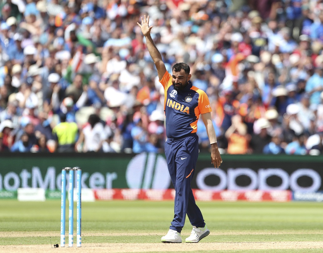 ভারতের চার পেসার যেখানে ৩৬টি উইকেট তুলেছেন, দুই স্পিনার মিলে সেখানে নিয়েছেন মাত্র ১৬টি উইকেট। ভারতীয় স্পিনারদের কি তা হলে পড়ে ফেলছেন বিপক্ষ ব্যাটসম্যানরা?