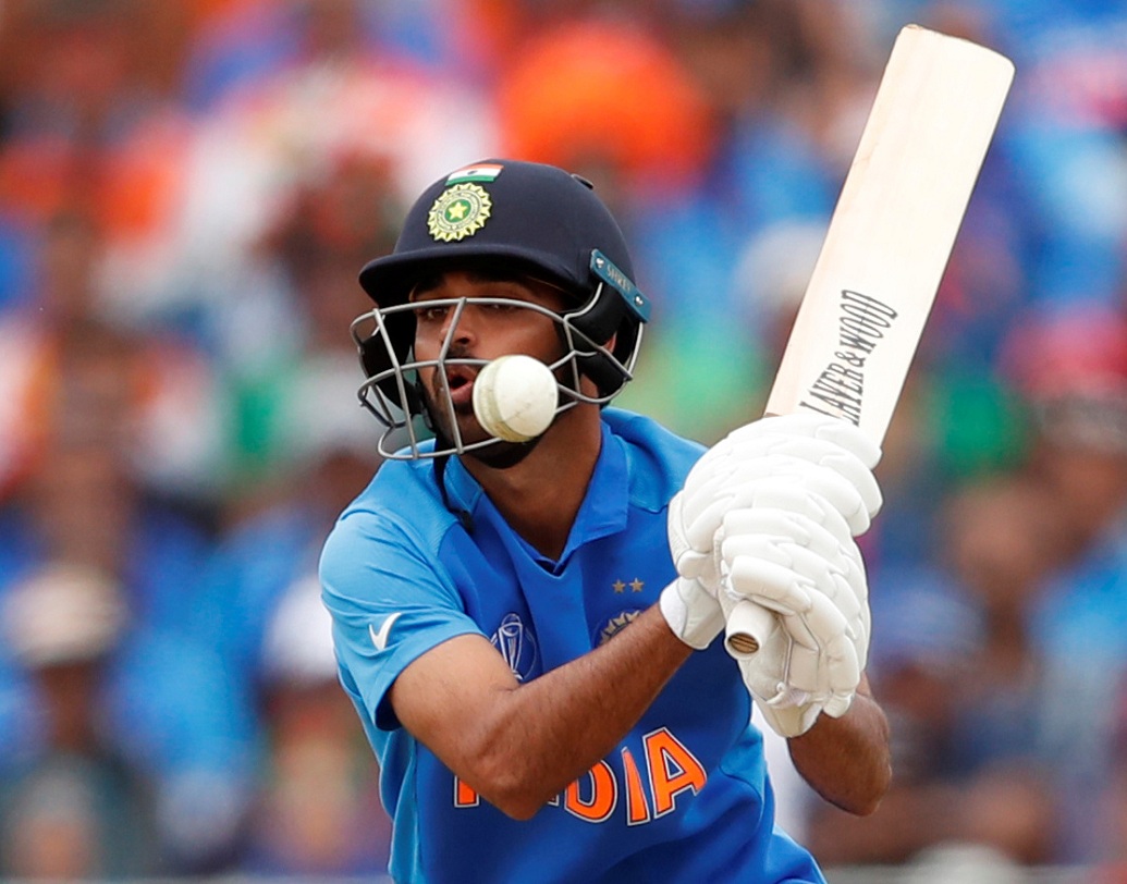 সেমিফাইনালে বাকি তিন দলেরই ব্যাটিং লাইনআপ বেশ গভীর। ব্যাট করতে পারেন ১০ নম্বরে নামা ব্যাটসম্যানরাও। কিন্তু ভারতীয় দলে জাদেজা বা ভুবি ছাড়া কোনও বোলাররাই ব্যাট হাতে ভরসা যোগ্য নাম নয়।