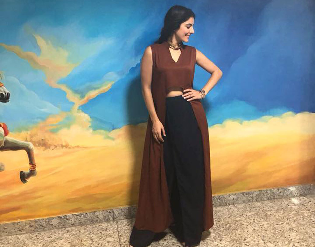 মডেলিং ও বিজ্ঞাপনের জগতে কাজ করতে করতেই বলিউডে বেশ পরিচিত মুখ হয়ে ওঠেন ঈশা। ভিভেল, পিৎজা হাট, ডিউলাক্স পেন্টিংয়ের মতো সংস্থার বিজ্ঞাপনে ঈশার পরিচিতিও বাড়তে থাকে।