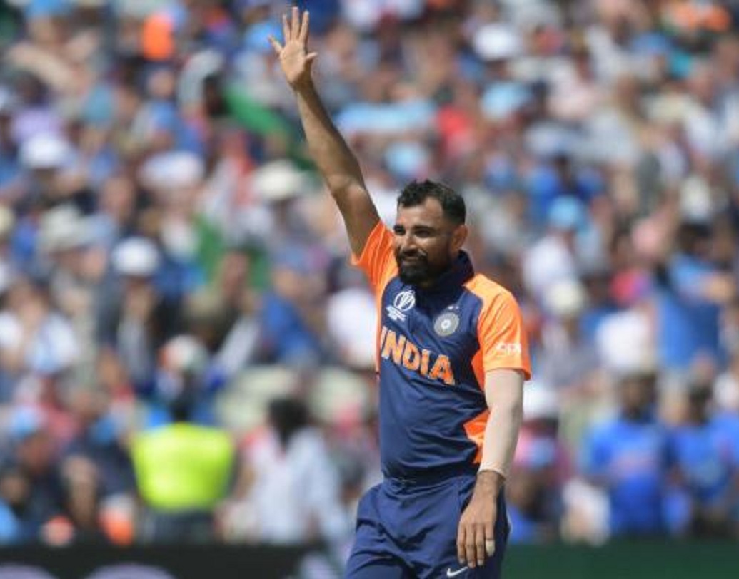 মহম্মদ শামি- মাত্র ৪টি ম্যাচ খেলে মোট ১৪টি উইকেট ইতিমধ্যেই পকেটে পুরে নিয়েছেন শামি। যা দেখে উচ্ছ্বাসিত ক্রিকেটপ্রেমীরা। শ্রীলঙ্কার ম্যাচে কতগুলি উইকেট নিতে পারেন শামি, সেটাই দেখার।