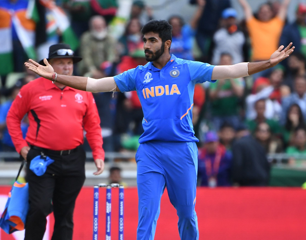 যশপ্রীত বুমরা- আজকের ম্যাচে তাঁকে বিশ্রামে পাঠানোর কথা শোনা গেলেও শেষ পর্যন্ত প্রথম একাদশেই থাকছেন বুমরা। নক আউটের আগে ম্যাচ হেরে ছন্দ হারাতে না চাওয়ার জন্যই এই সিদ্ধান্ত বলে মনে করা হচ্ছে।