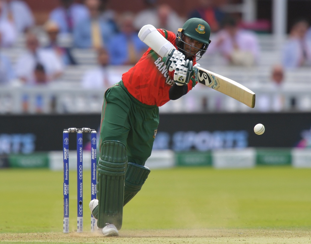 শাকিব আল হাসান: এই বিশ্বকাপে বাংলাদেশের হয়ে তিন নম্বরে তিনি যে ফর্ম দেখিয়েছেন, অন্য কাউকে তিন নম্বরে ভাবা মুশকিল। শুধু ব্যাট হাতেই নয়, সেরা একাদশে বল হাতেও দলের ভারসাম্য বজায় রাখতে পারবেন তিনি। ৮ ম্যাচে ৬০৬ রান ও ১১টি উইকেট নিয়ে তিনি এই বিশ্বকাপের সেরা অলরাউন্ডার।