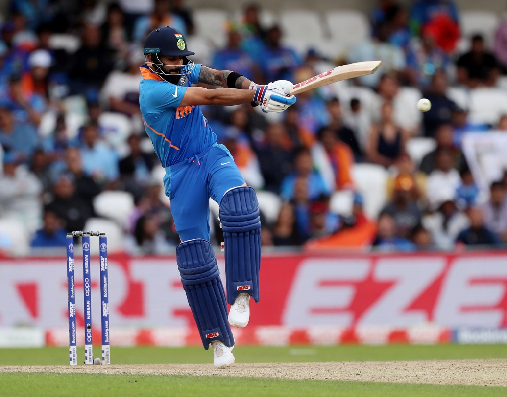 বিরাট কোহালি: ৫টি অর্ধশতরান করে ভারতের ধারাবাহিক তিন নম্বর। কিন্তু এই দলে চারে নামতে হচ্ছে। তবে শুধু ব্যাটিং-এর জন্য নয়, এই দলের অধিনায়কও তিনিই। এ বারের বিশ্বকাপে অনেক পরিণত বিরাটকে দেখতে পাওয়া যাচ্ছে।