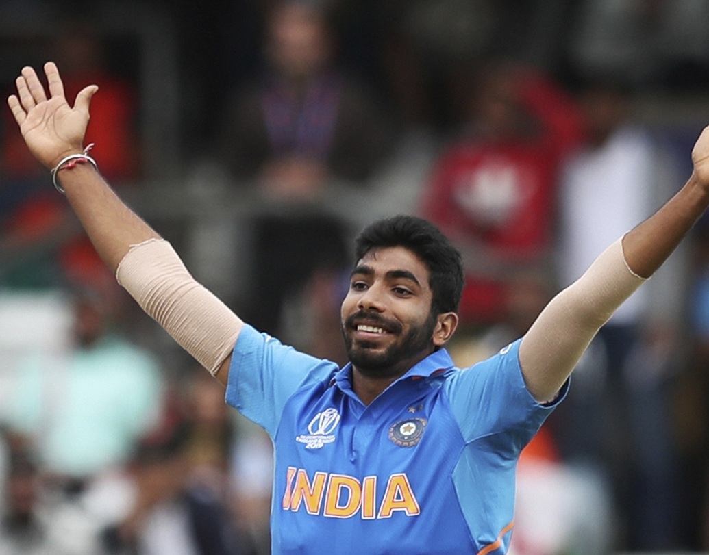 যশপ্রীত বুমরা: এ বারের ভারতীয় দলের বোলিং বিভাগের প্রধান এই ডেথ বল স্পেশালিষ্ট। বিরাট তাঁকে ব্যবহারও করছেন বেশ বুদ্ধির সঙ্গে। বিশ্বকাপের সেরা দলেও তাঁর জায়গা পাওয়া নিশ্চিত। তাঁর ইয়র্কারের উত্তর এখনও কোনও ব্যাটসম্যান খুঁজে পাননি।