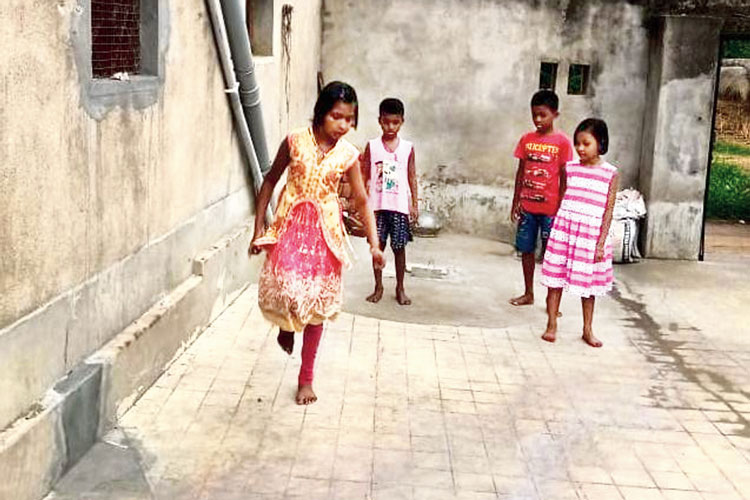 New generation kids don't have any ideas of old childhood games