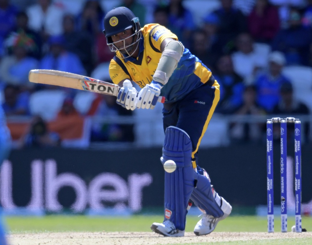 বহু যুদ্ধের নায়ক অ্যাঞ্জেলো ম্যাথুজ। তাঁর ১১৩ রান না থাকলে ২৫০ পার করা অসম্ভব হত লঙ্কা বাহিনীর। তবে তিনি শতরান করলেও ভারতের বোলিং বিভাগ কখনওই মাথায় চড়তে দেয়নি তাঁকে। উল্টো দিক থেকে বাকি ব্যাটসম্যানদের ফিরিয়ে সব সময়ই তাঁকে চাপে রেখে দিয়েছিল ভারত।