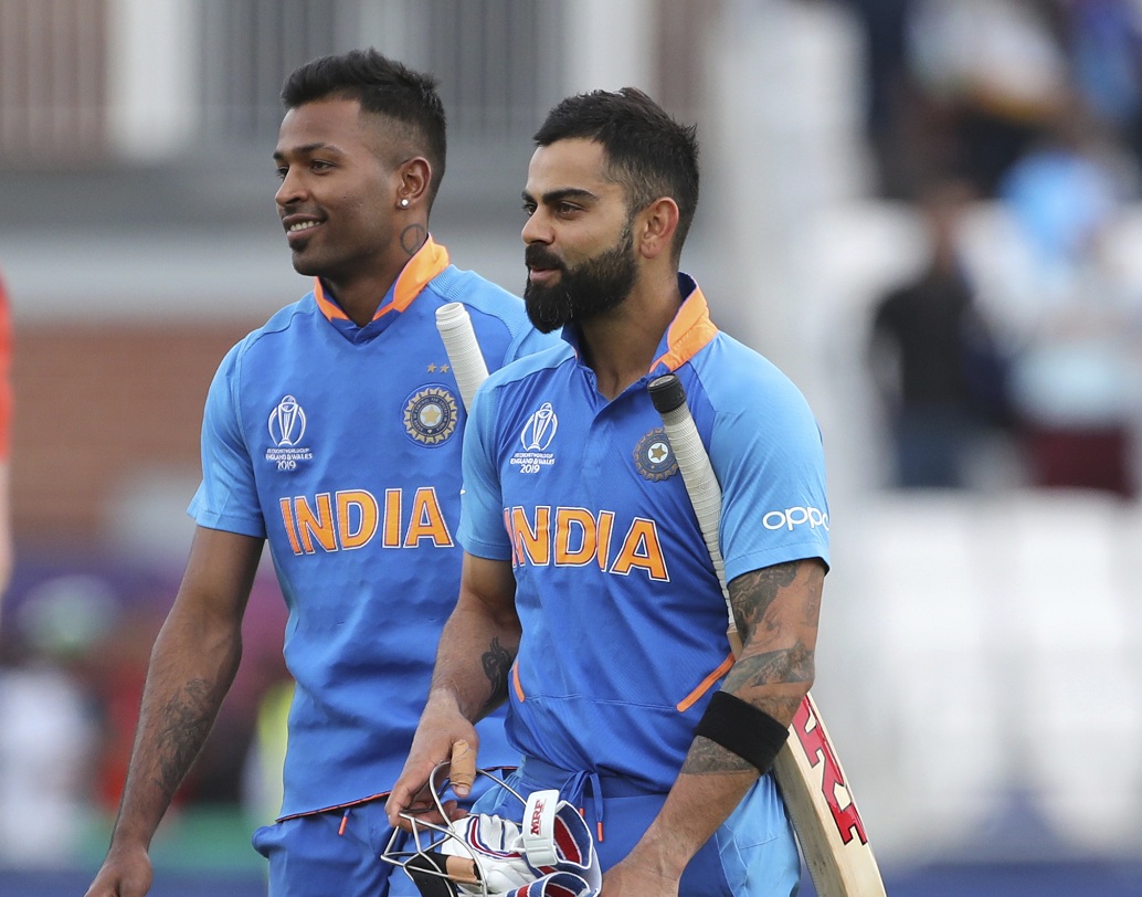 ওপেনিংয়ে ১৮৯ রানের পার্টনারশিপই ভাগ্য গড়ে দিয়েছিল ম্যাচের। কাজ শেষ করে কফিনে শেষ পেরেক পুঁতলেন বিরাট। ঠান্ডা মাথায় ৪১ বলে অপরাজিত ৩৪ রানের ঝুঁকিহীন ইনিংস খেলে তিনি দলকে পৌঁছে দিলেন জয়ের সরণিতে। জয়ের রান নিলেন হার্দিক পাণ্ড্য।