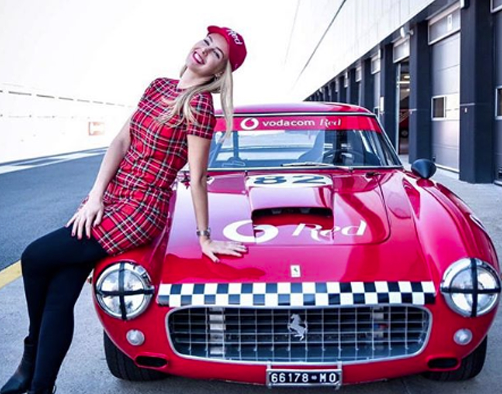 এরপর আর তাঁকে পিছনে ফিরে তাকাতে হয়নি। কখনও সাংবাদিকতা, কখনও সঞ্চালনা আবার কখনও বা রেডিও জকি। নানা ধরনের পেশায় বিভিন্ন সময়ে দেখা গেছে তাঁকে।