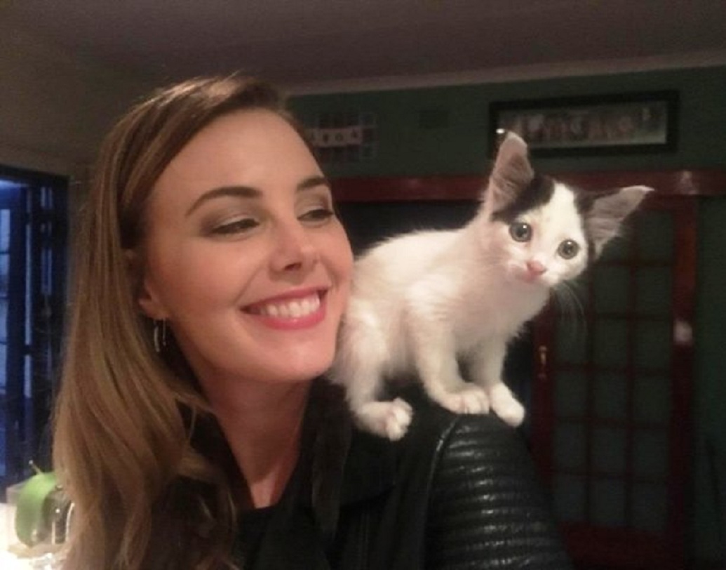 কুকুর নয়, বিড়াল ভালবাসেন এলমা। পোষ্যকে নিয়ে মাঝে মাঝেই সোশ্যাল মিডিয়াতে পোস্ট ও করেন তিনি।