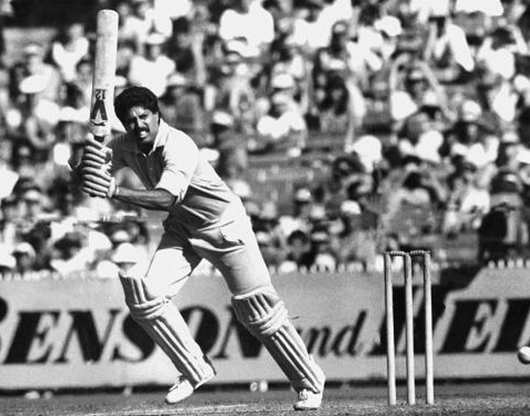 কপিল দেব- ১৯৮৩ সালে তাঁর আগুনে বোলিংয়ের সামনেই ভেঙে পড়ে বিশ্বের বহু শ্রেষ্ঠ ব্যাটিং লাইনআপ। ব্যাট হাতেও ভয়ঙ্কর ছিলেন এই ‘হরিয়ানা হ্যারিকেন’। সাত নম্বরে থাকবেন বিশ্বসেরা এই অলরাউন্ডার।