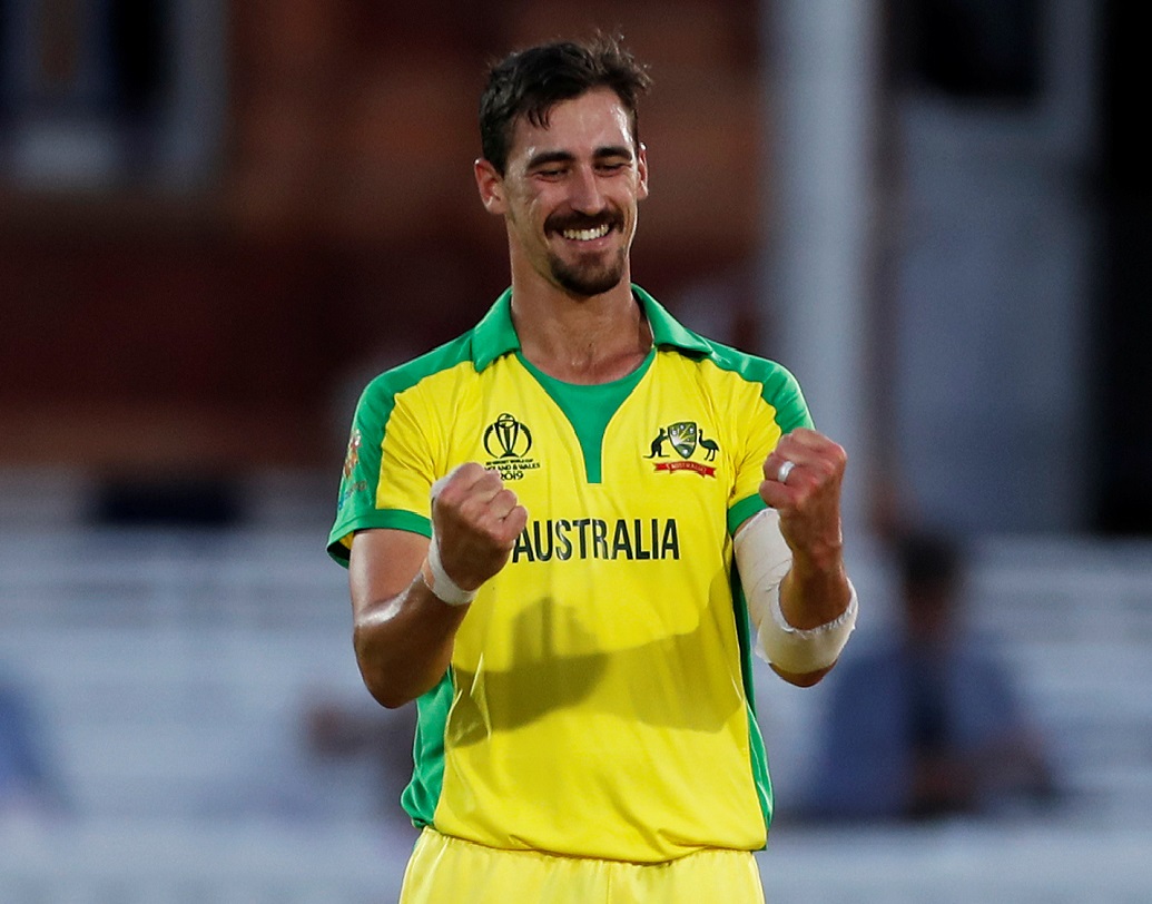 সব চেয়ে বেশি শিকার:
মিচেল স্টার্ক- গ্রুপ লিগের ৯ ম্যাচে ২৬ উইকেট নিয়ে এখনও পর্যন্ত শীর্ষে রয়েছেন অস্ট্রেলিয়ার এই বাঁ-হাতি পেসার। রান খরচ করেছেন ৪৩২। সুইং এবং পেসে ভয়ঙ্কর মেজাজে তিনি।