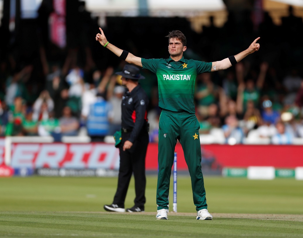 ইনিংসে সেরা বোলিং

শাহিন শাহ আফ্রিদি- ১৯ বছরের বাঁ-হাতি পেসারকে পাকিস্তানের ভবিষ্যতের তারকা বলেছেন ওয়াসিম আক্রম। গ্রুপ লিগে বাংলাদেশের বিরুদ্ধে তাঁরা ৬-৩৫ এখনও পর্যন্ত সেরা।