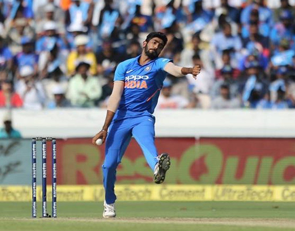 যশপ্রীত বুমরা- বল হাতে যে কোনও মুহূর্তে ভয়ঙ্কর হয়ে উঠতে পারেন বুমরা। তাঁর ইয়র্কার আজ কীভাবে সামলান নিউজিল্যান্ড ব্যাটসম্যানরা, সেটাই দেখার।