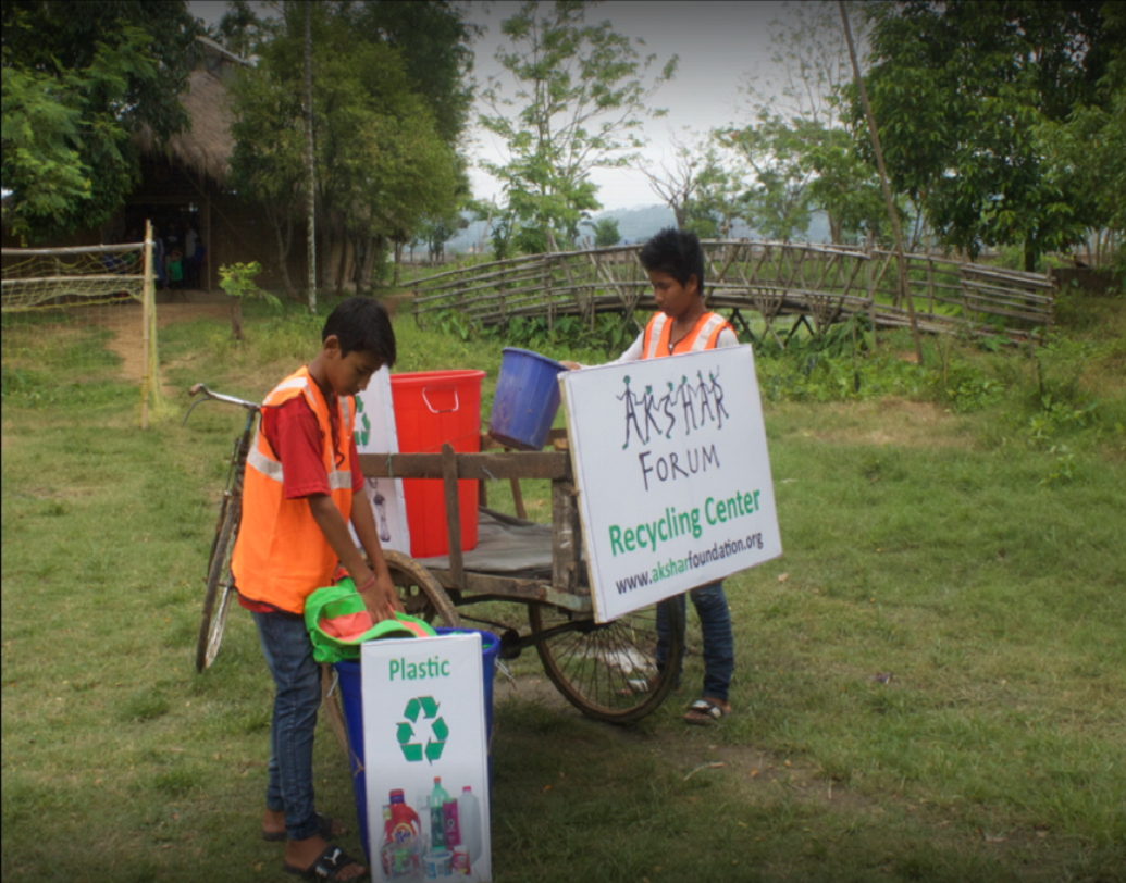 আন্তর্জাতিক এবং জাতীয় স্তরে অনেক সংস্থা রয়েছে যারা অক্ষরের জন্য টাকা ডোনেট করে। এছাড়াও সাধারণ মানুষ এখানে ডোনেট করতে পারেন। ২০১৮-তে অয়েল ইন্ডিয়া লিমিটেড শিক্ষার্থীদের জন্য টাকা ডোনেট করেছিল।