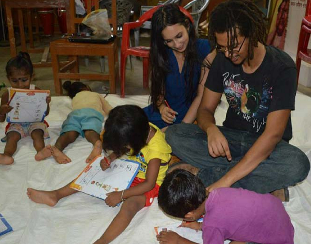 এখানে কর্মরত এবং শিক্ষার্থীদের মাধ্যমে পরিবেশ সচেতনতা গড়ে উঠেছে তাদের পরিবারের মধ্যেও। অসম ছাড়িয়ে এ বার দেশের অন্যত্রও ছড়িয়ে পড়তে চাইছে অক্ষর। তাদের এই প্রচেষ্টা ইতিমধ্যেই সুনাম পেয়েছে।